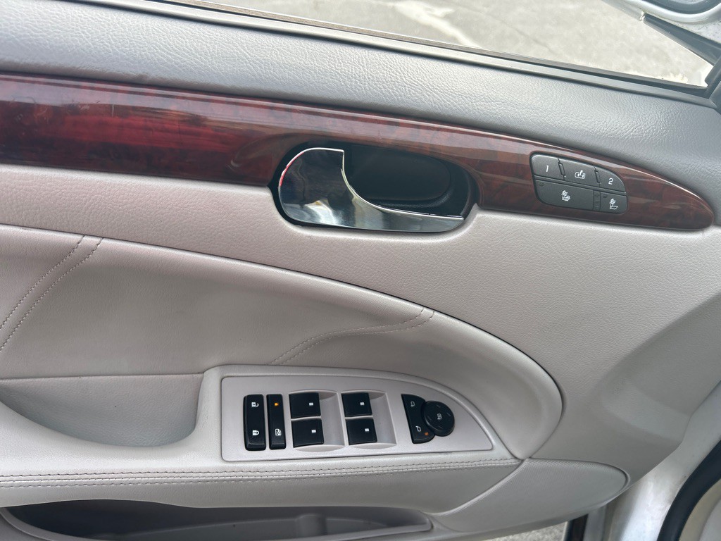 2009 Buick Lucerne Image 10