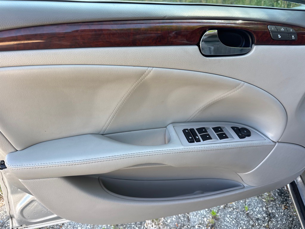2009 Buick Lucerne Image 11
