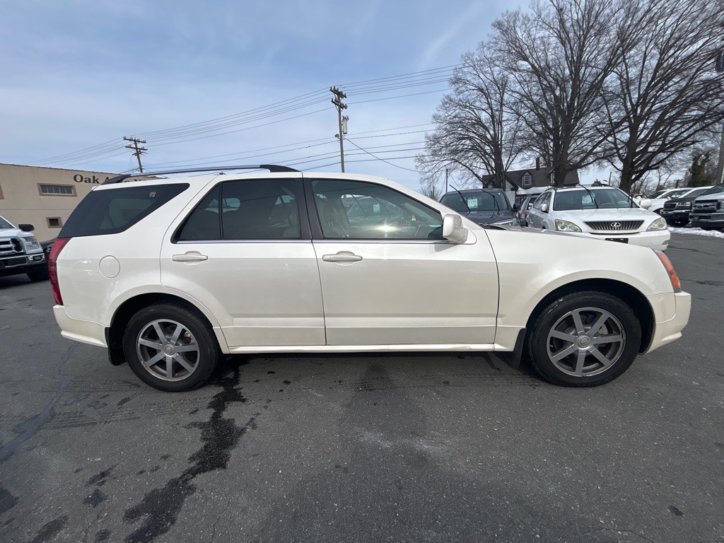 2004 Cadillac SRX Image 4