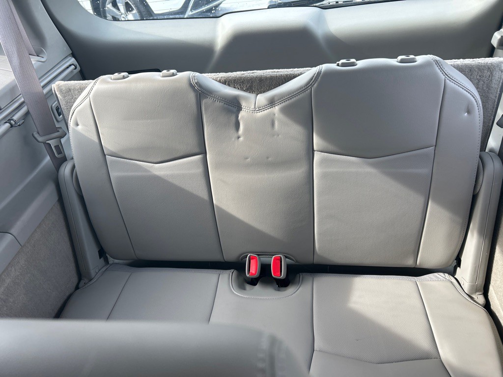 2004 Cadillac SRX Image 12