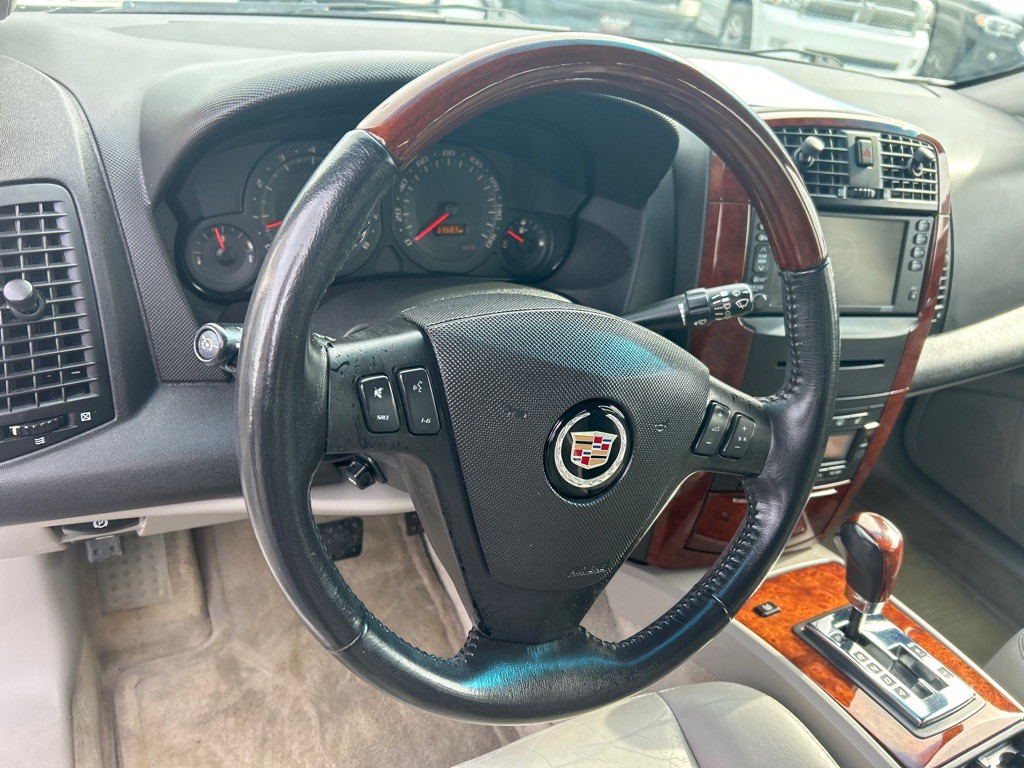 2004 Cadillac SRX Image 13