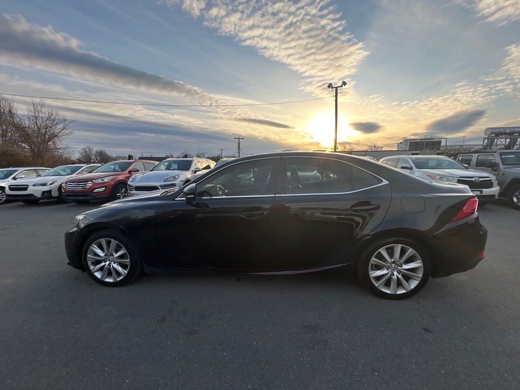 2015 Lexus IS Image 8