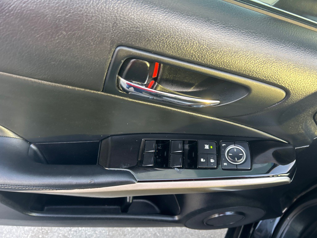 2015 Lexus IS Image 10