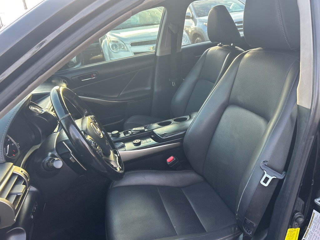 2015 Lexus IS Image 11