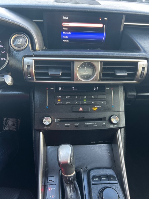 2015 Lexus IS Image 14