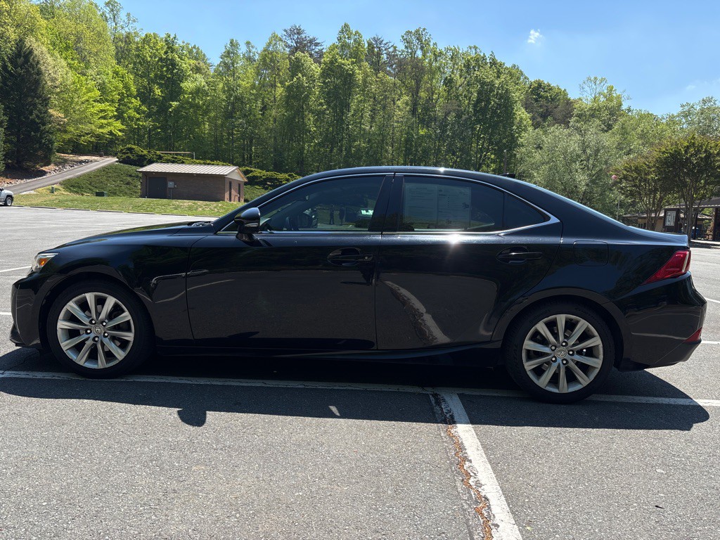 2015 Lexus IS Image 2