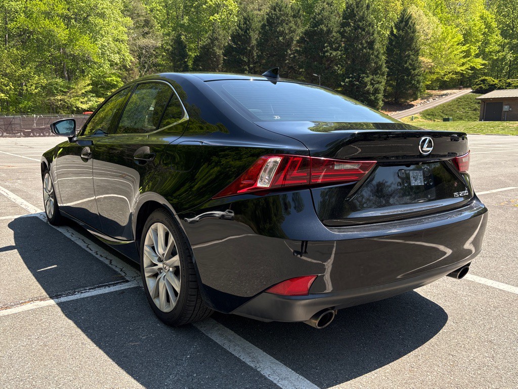 2015 Lexus IS Image 3