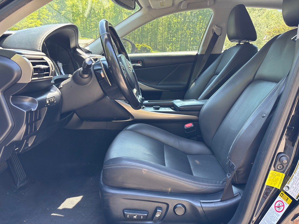 2015 Lexus IS Image 10