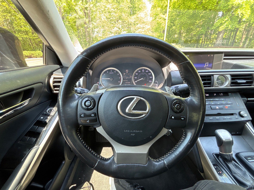 2015 Lexus IS Image 12