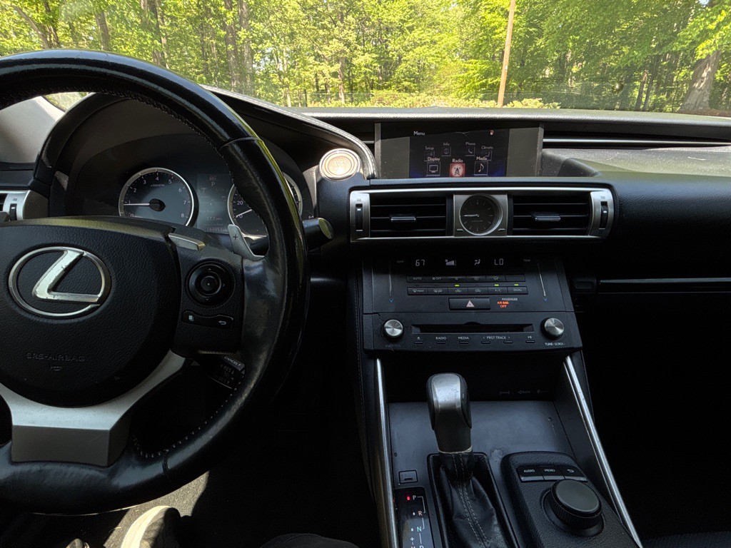 2015 Lexus IS Image 13