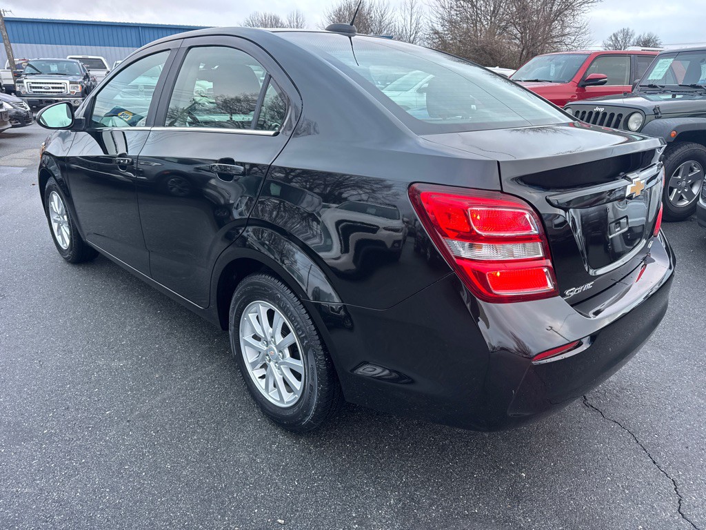 2017 Chevrolet Sonic Image 3