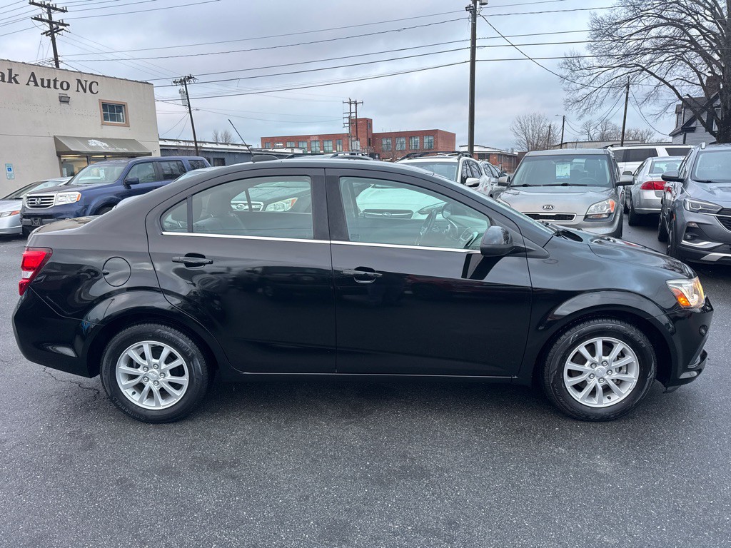 2017 Chevrolet Sonic Image 6