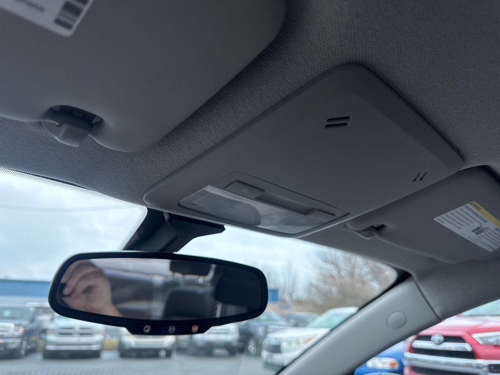 2017 Chevrolet Sonic Image 16