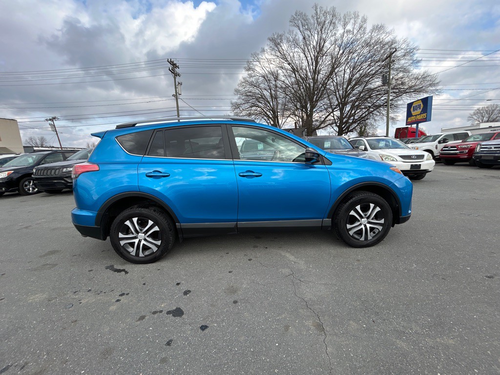 2017 Toyota Rav4 Image 4