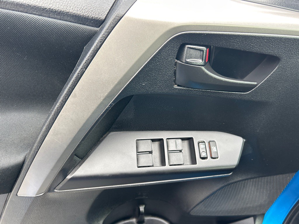 2017 Toyota Rav4 Image 11