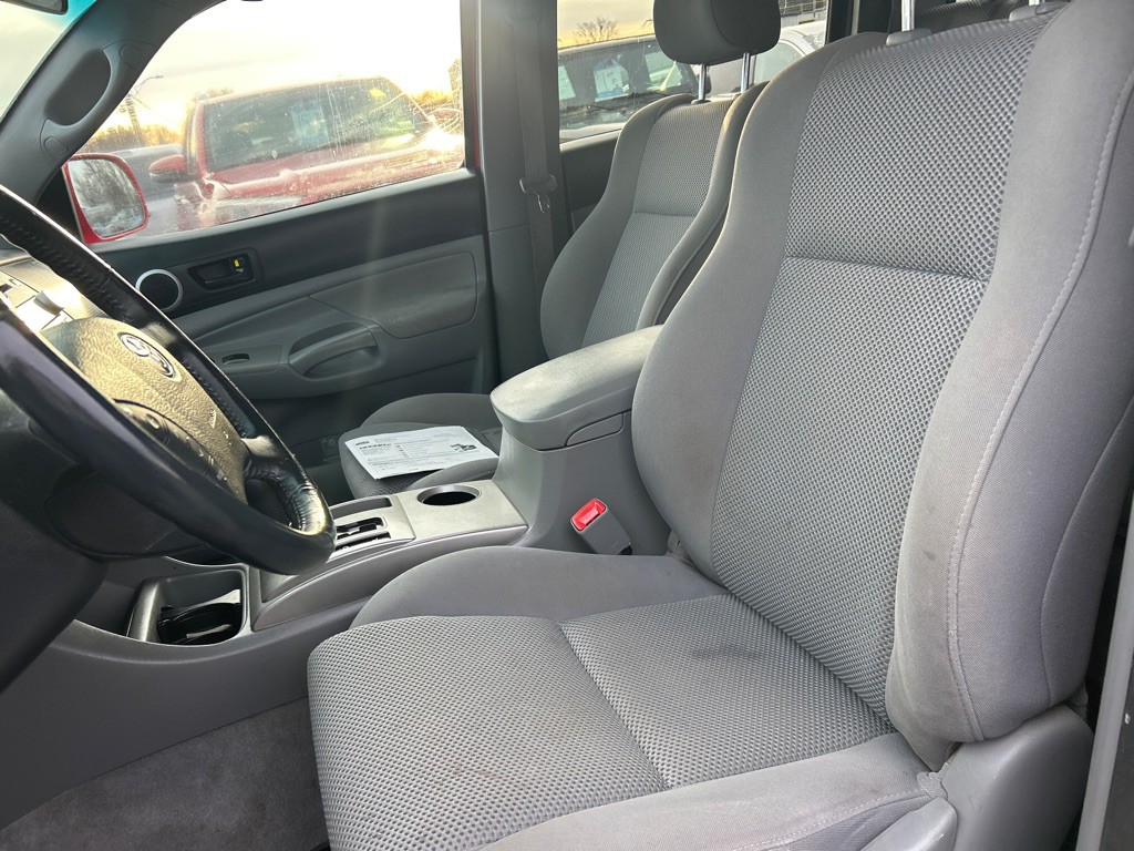 2005 Toyota Tacoma Image 12