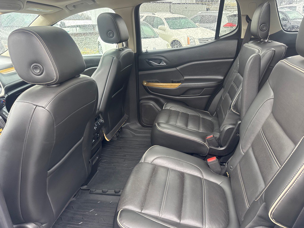 2017 GMC Acadia Image 12