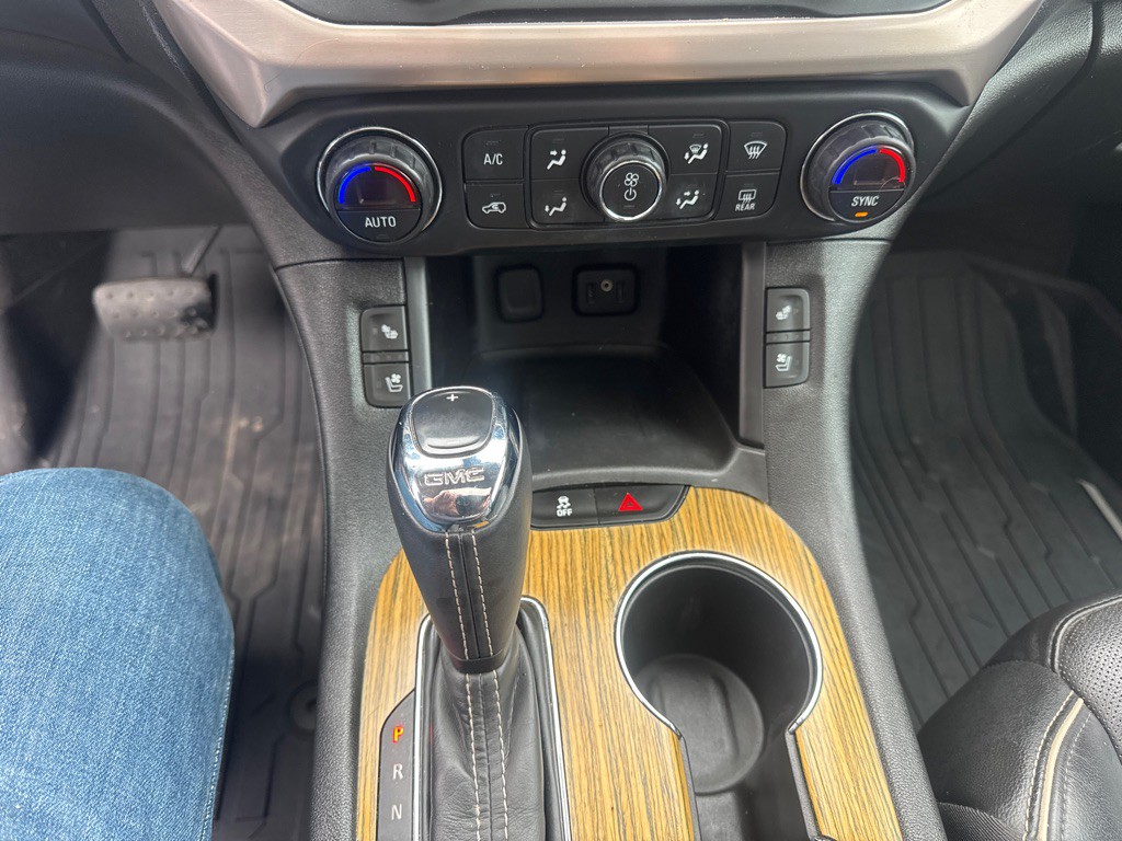 2017 GMC Acadia Image 18