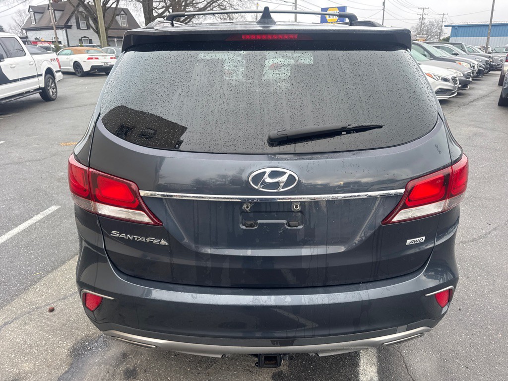 2017 Hyundai Santa Fe Image 4