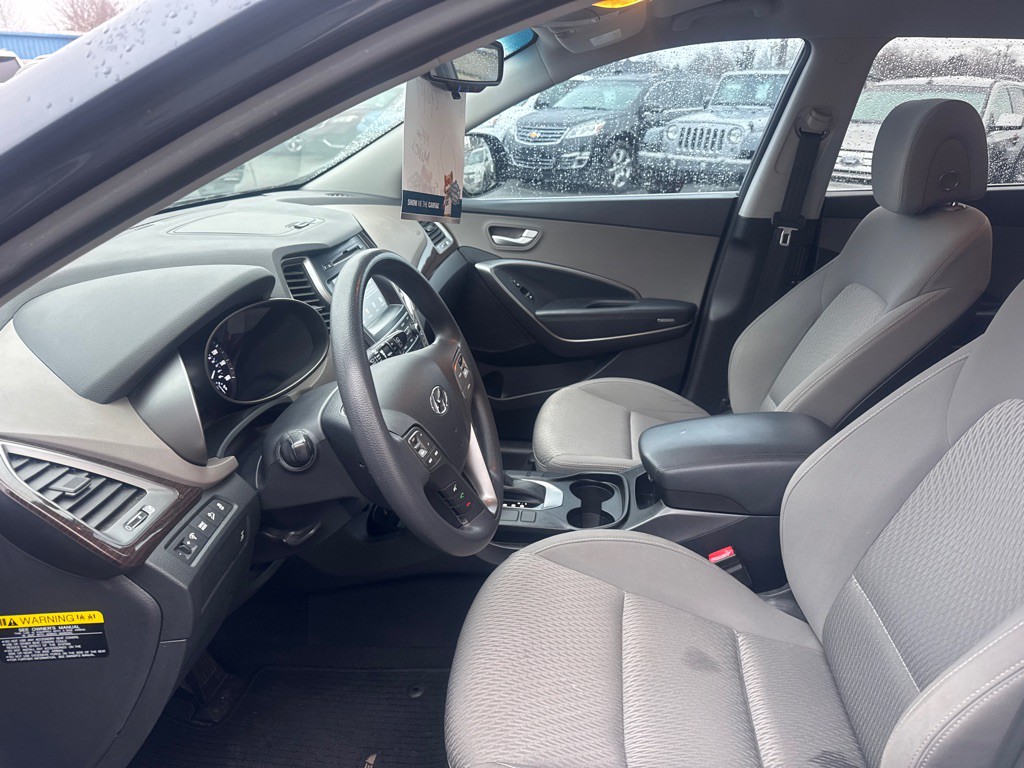 2017 Hyundai Santa Fe Image 9