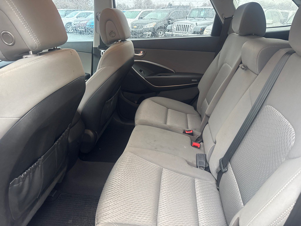 2017 Hyundai Santa Fe Image 10