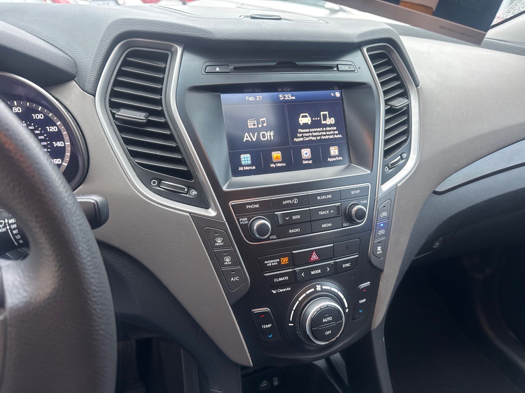 2017 Hyundai Santa Fe Image 14