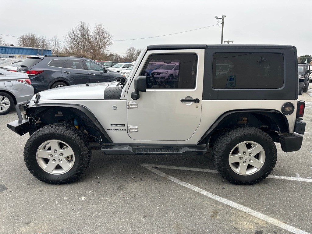2010 Jeep Wrangler Image 2