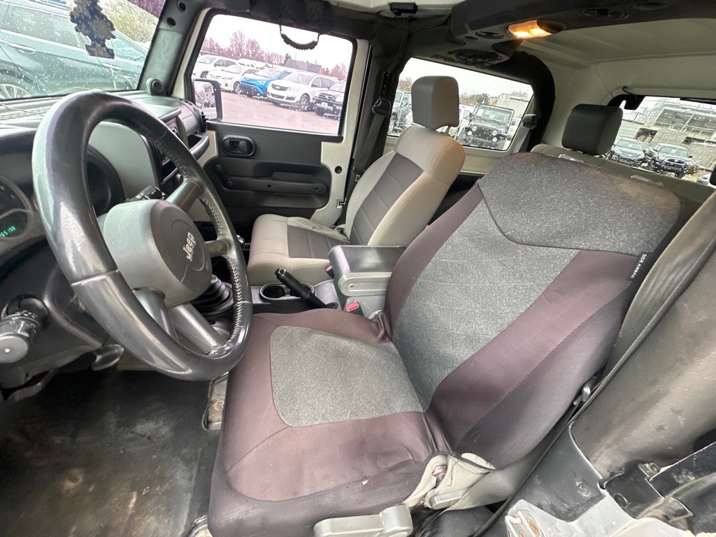 2010 Jeep Wrangler Image 12