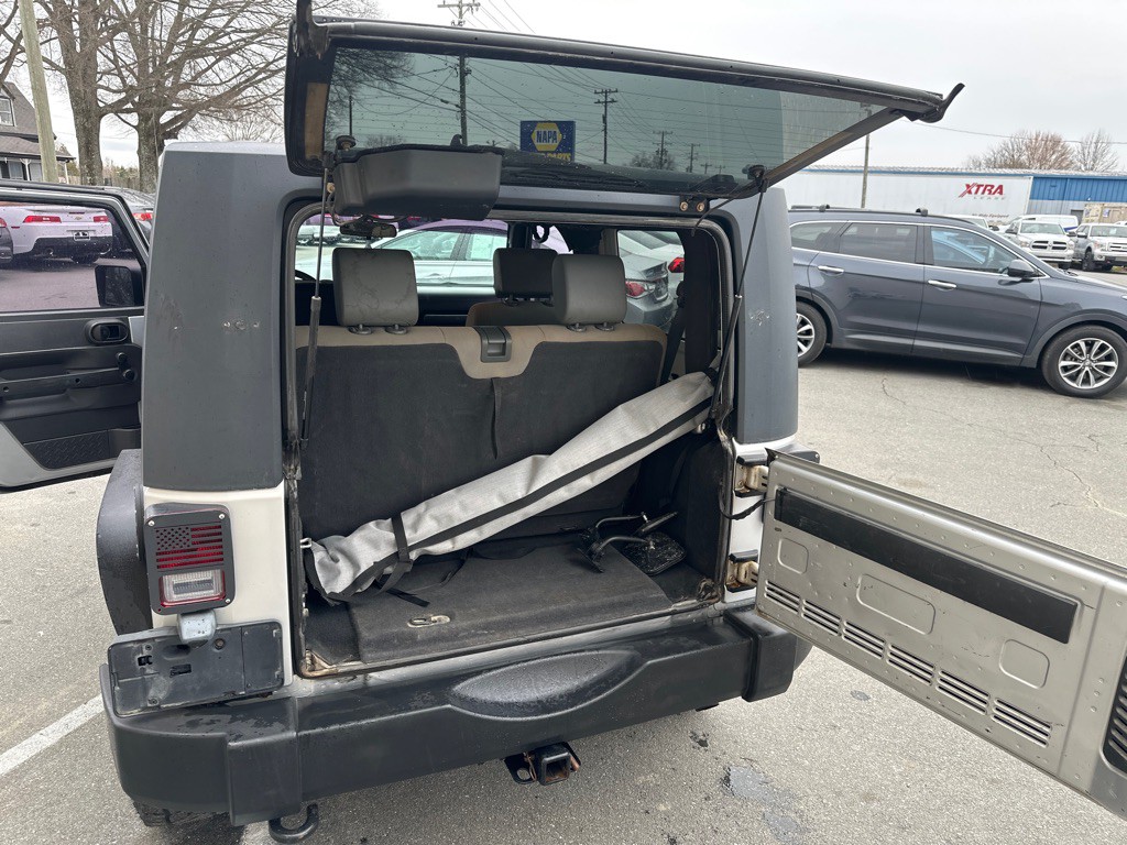 2010 Jeep Wrangler Image 15