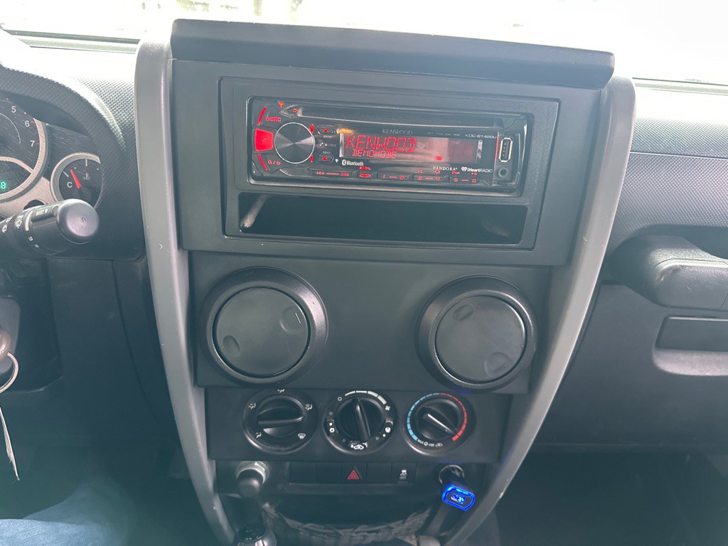 2010 Jeep Wrangler Image 18