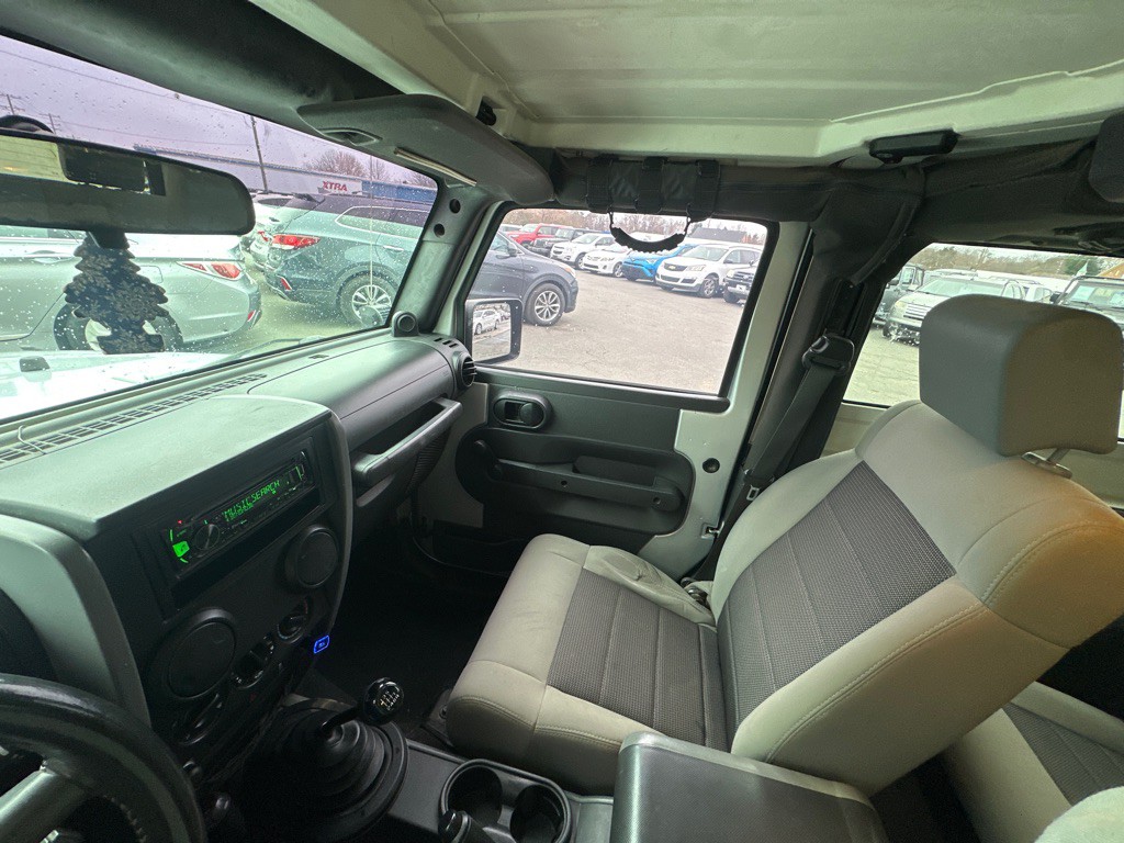 2010 Jeep Wrangler Image 20