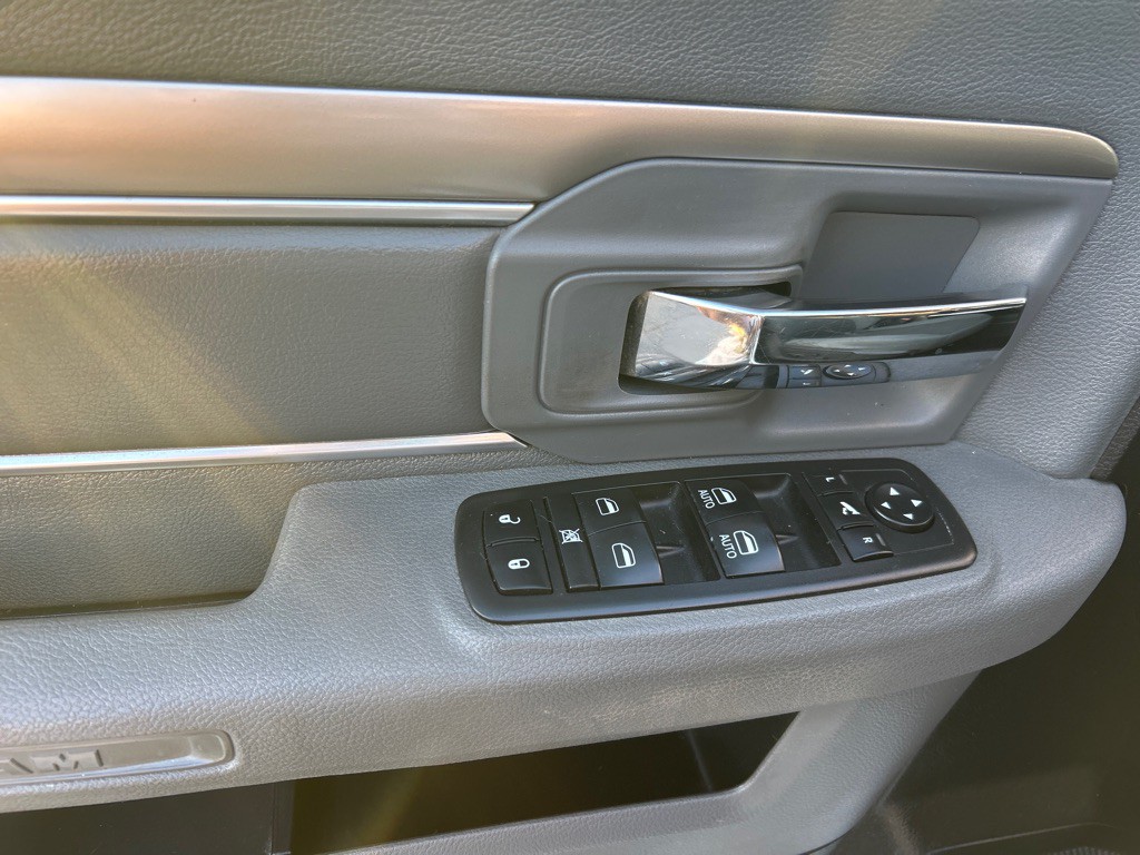 2014 RAM 1500 Image 10