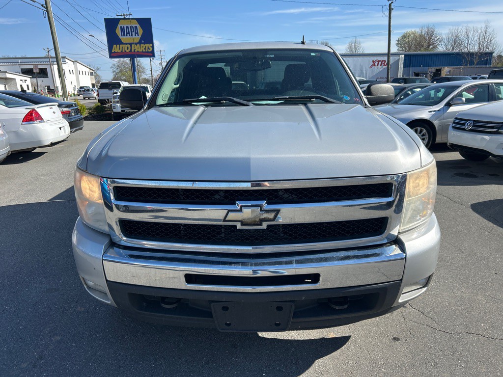 2011 Chevrolet Silverado 1500 Image 2