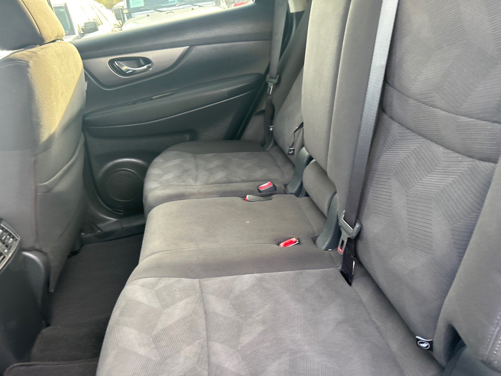 2016 Nissan Rogue Image 11