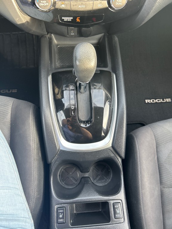 2016 Nissan Rogue Image 14
