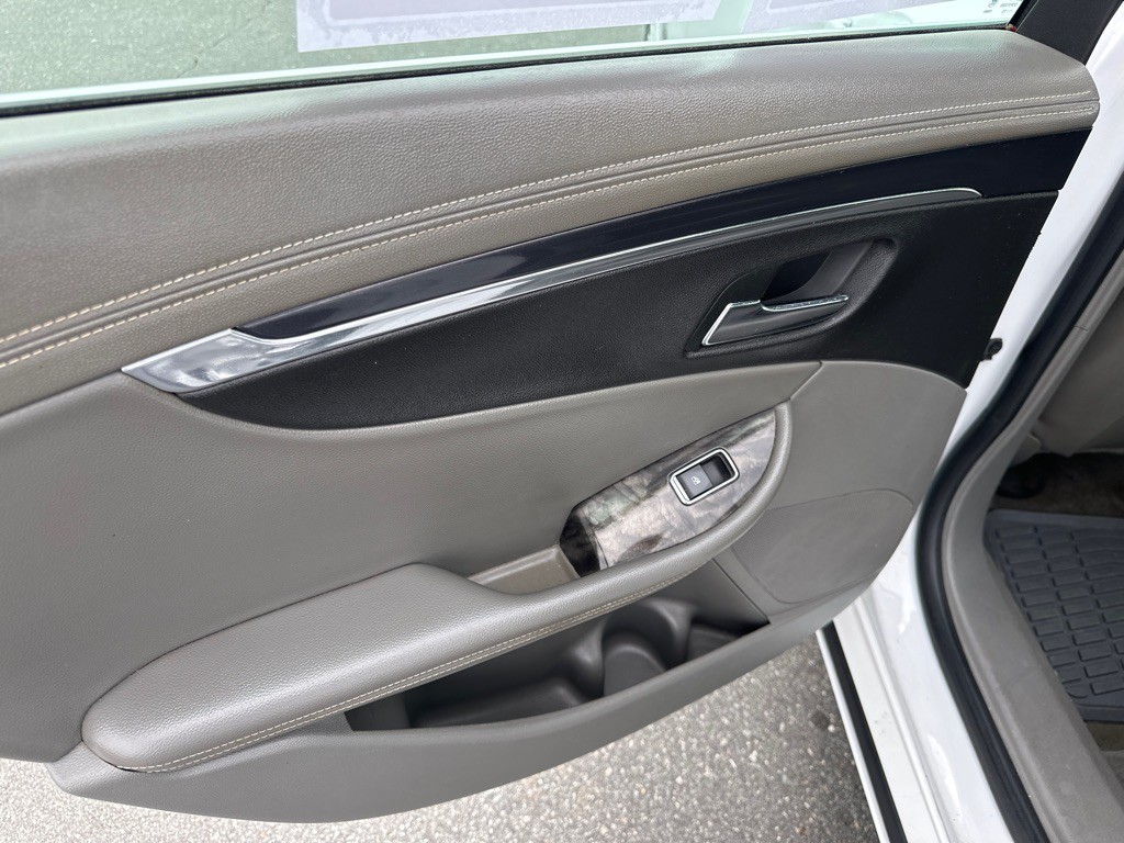 2015 Chevrolet Impala Image 12