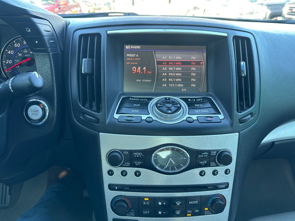 2009 INFINITI G37 Image 17