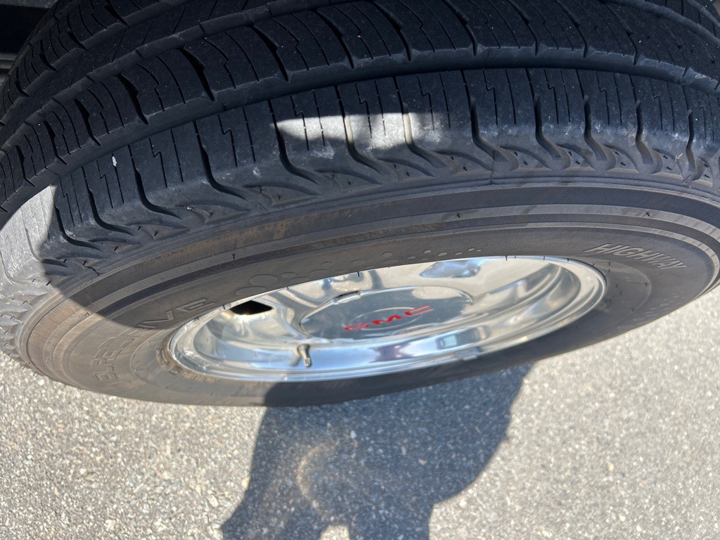 1999 GMC Sierra Image 9