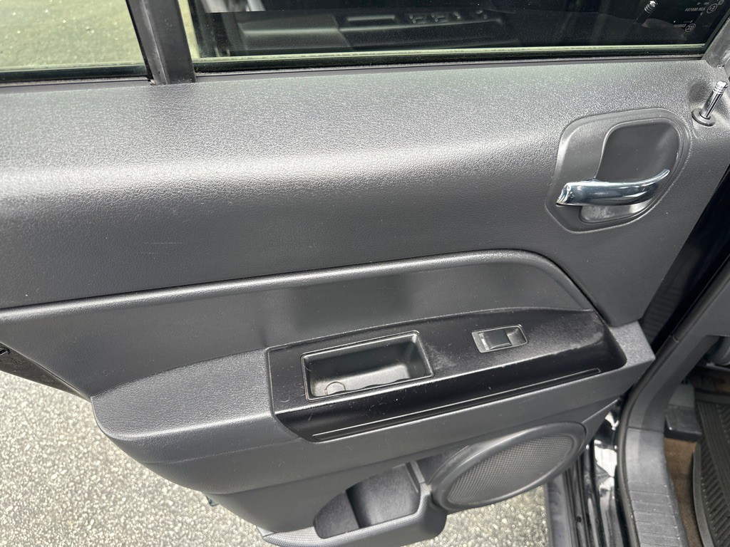 2017 Jeep Patriot Image 12