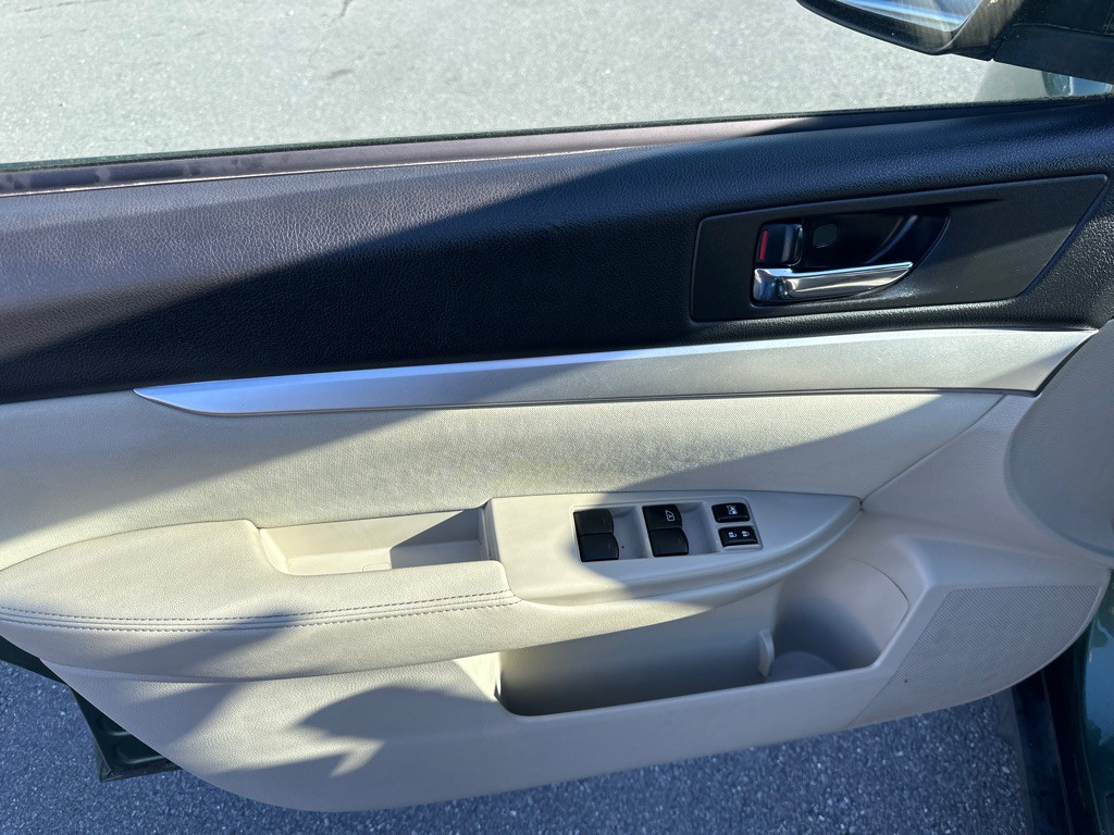 2012 Subaru Outback Image 10