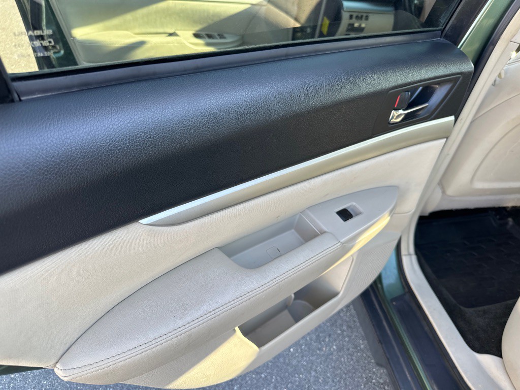 2012 Subaru Outback Image 12