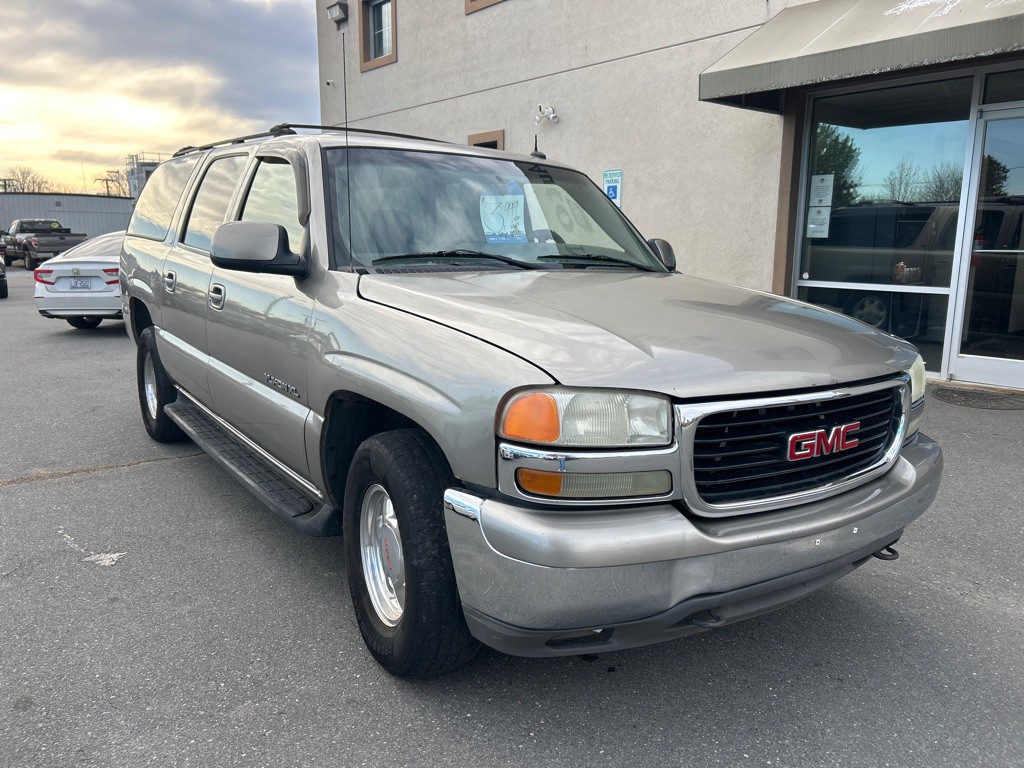 2002 GMC Yukon Image 3