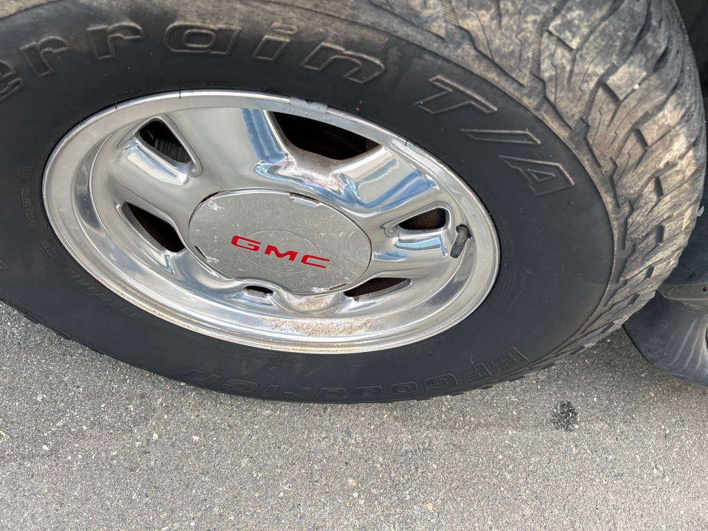 2002 GMC Yukon Image 9