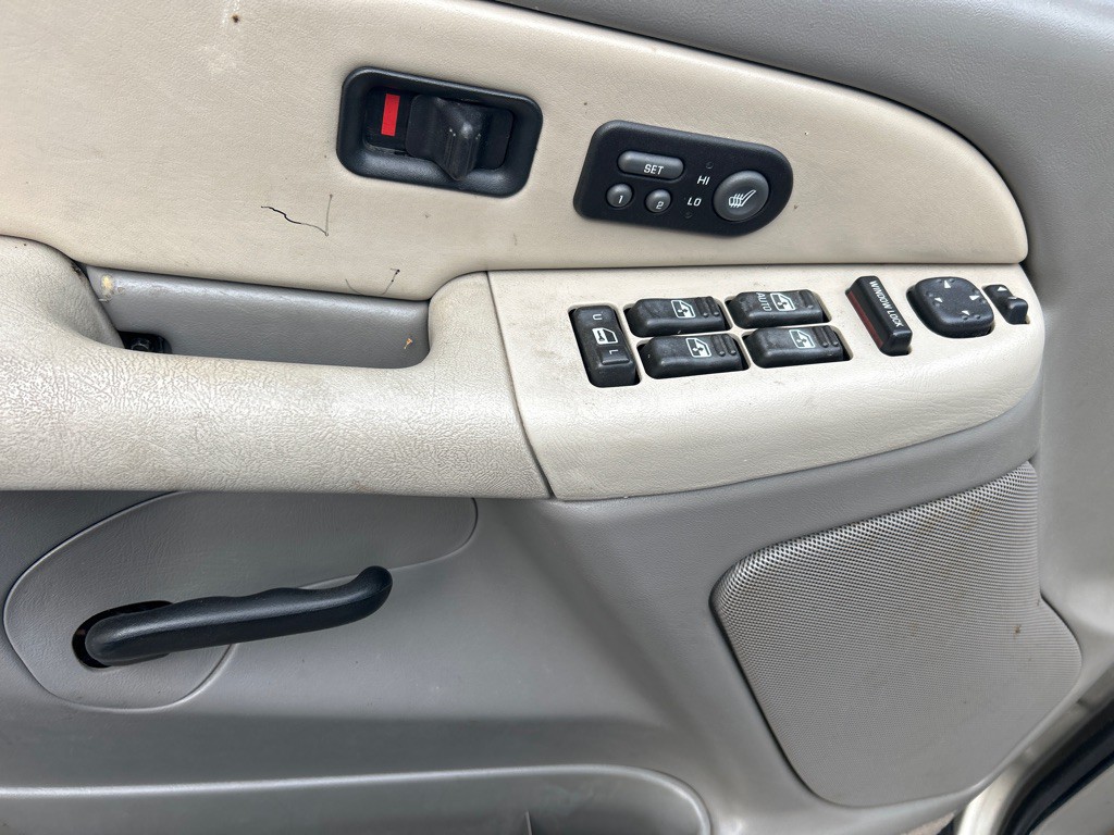 2002 GMC Yukon Image 10