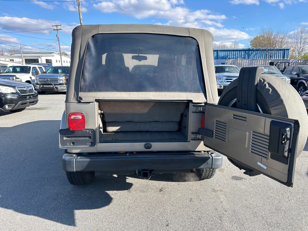 2004 Jeep Wrangler Image 9