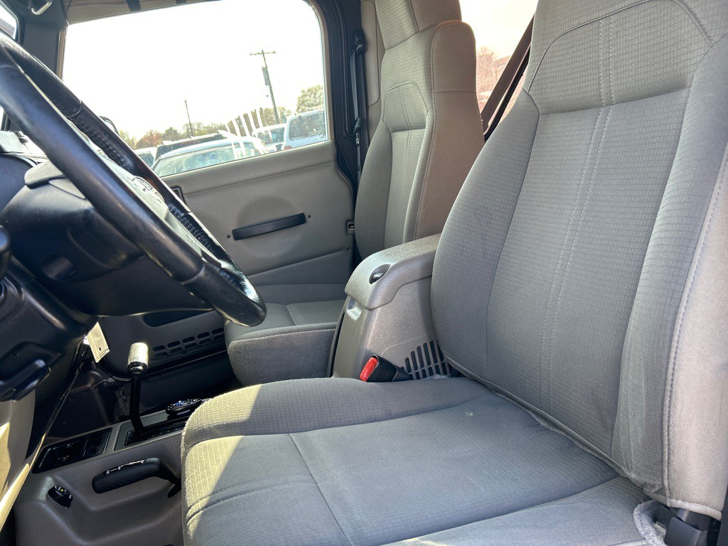 2004 Jeep Wrangler Image 12