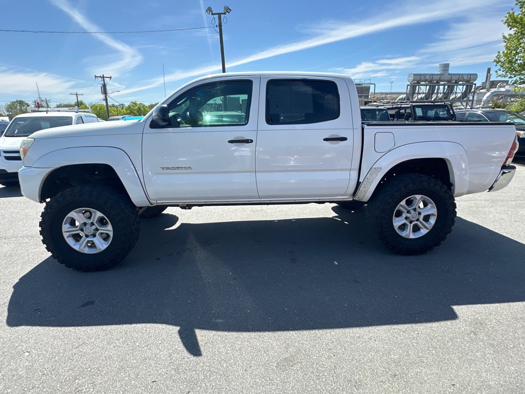 2014 Toyota Tacoma Image 2