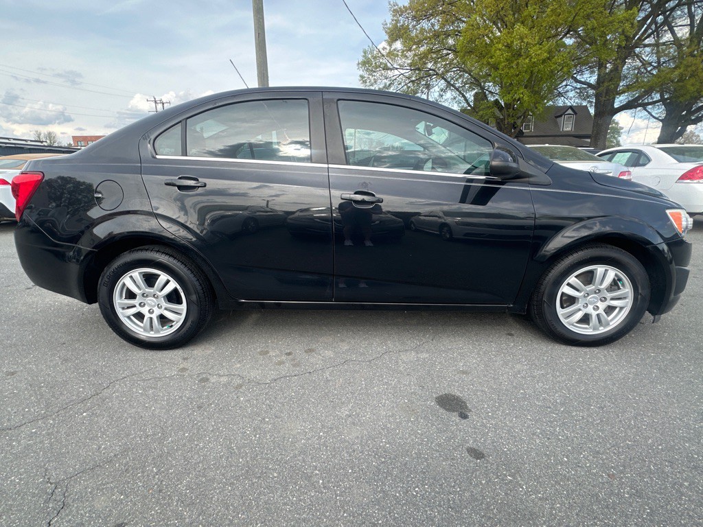2016 Chevrolet Sonic Image 6