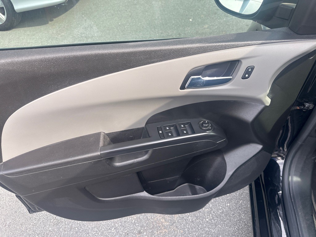 2016 Chevrolet Sonic Image 10