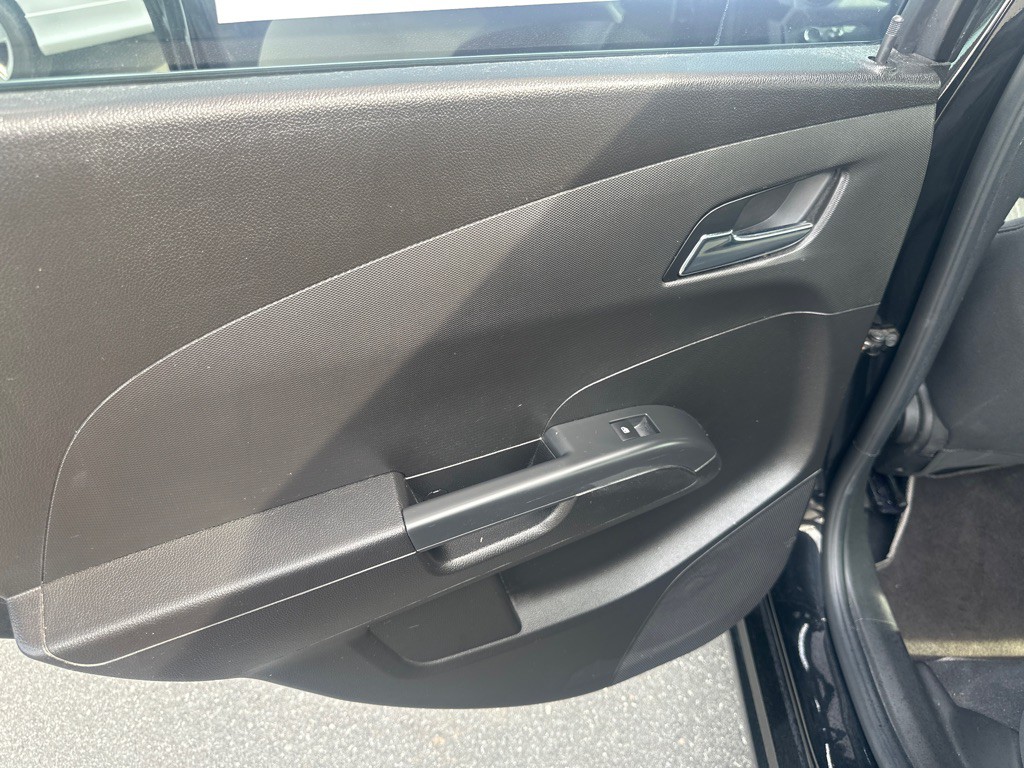 2016 Chevrolet Sonic Image 12